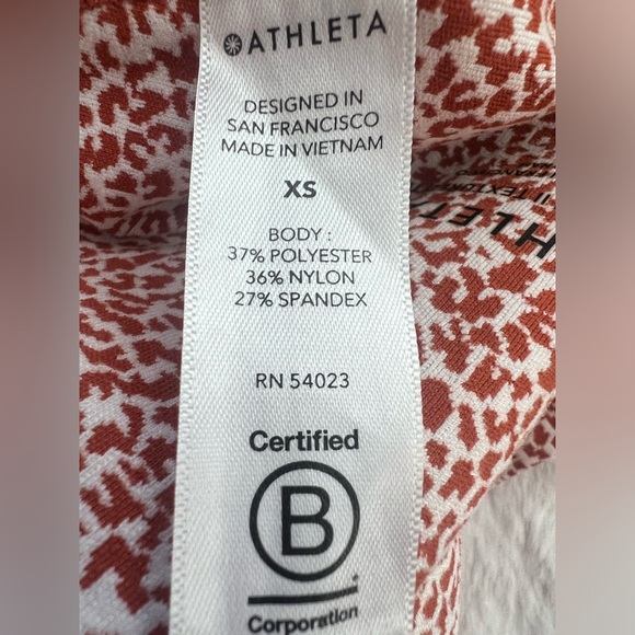 Athleta Salutation Stash Pocket Textured 7/8 Tight Leggings in Micro Cheetah - Picture 9 of 11
